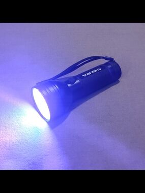 NWT! Vansky UV LED Lamp Box - (Batteries Included)